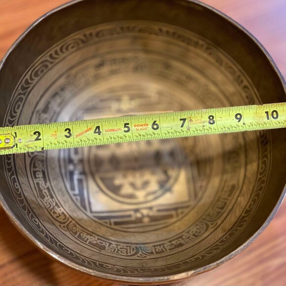 Authentic Hand Made Kalachakra Mandala Tibetan Singing Bowl. - Picture 3 of 10